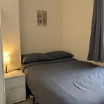 Claremont - Modern 3 Double Beds Free Parking Great Location בריסטול