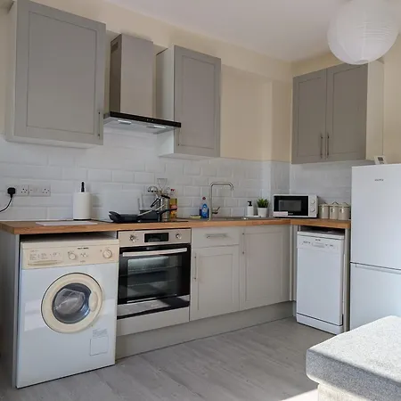 Claremont - Modern 3 Double Beds Free Parking Great Location * 브리스틀